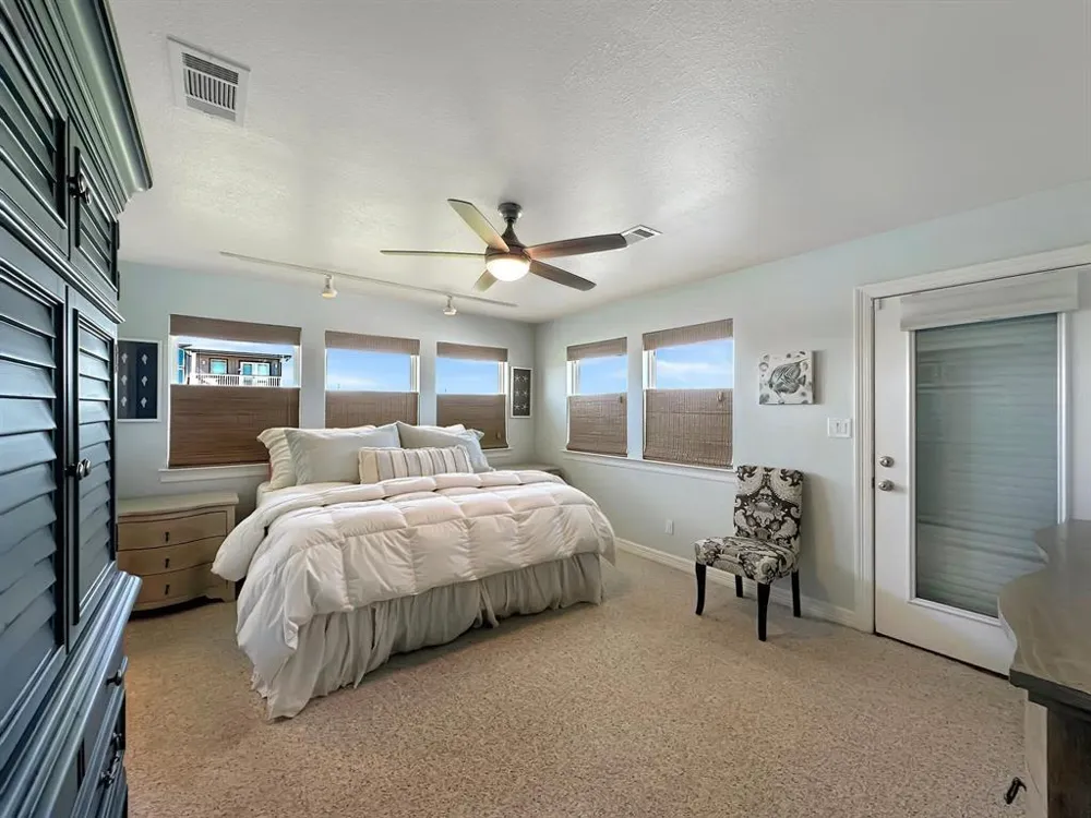 808 Pinata Drive Crystal Beach, TX 77650