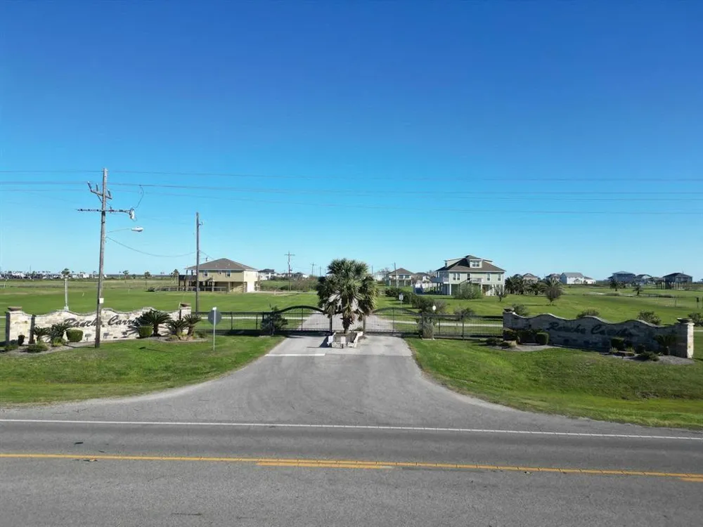 808 Pinata Drive Crystal Beach, TX 77650
