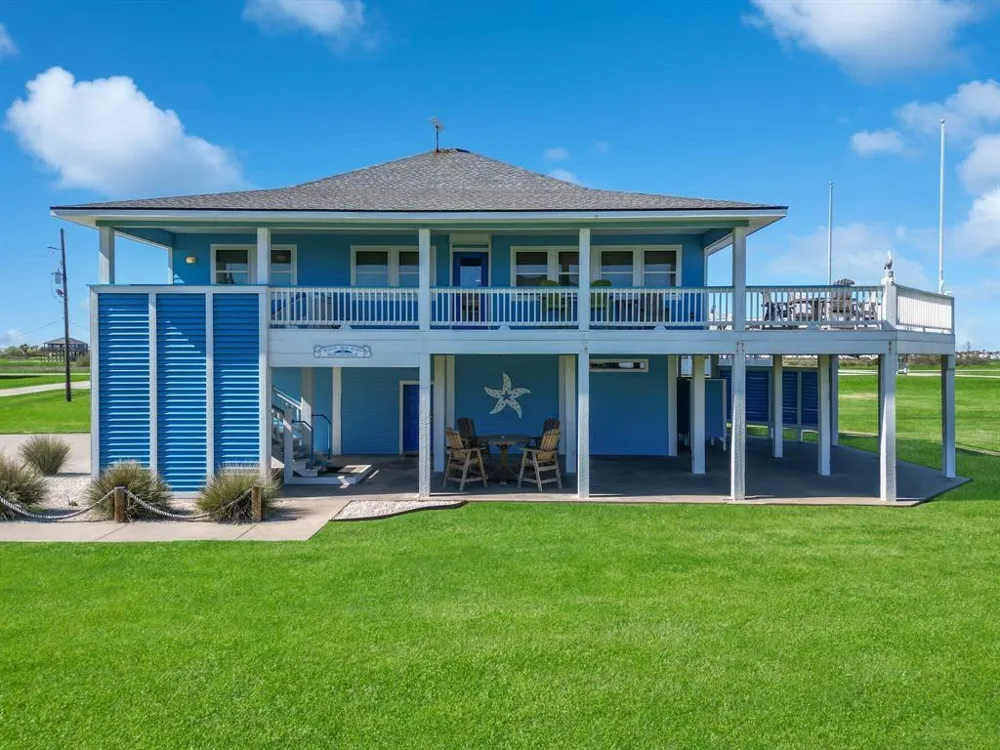 808 Pinata Drive Crystal Beach, TX 77650
