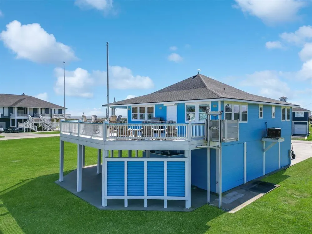 808 Pinata Drive Crystal Beach, TX 77650