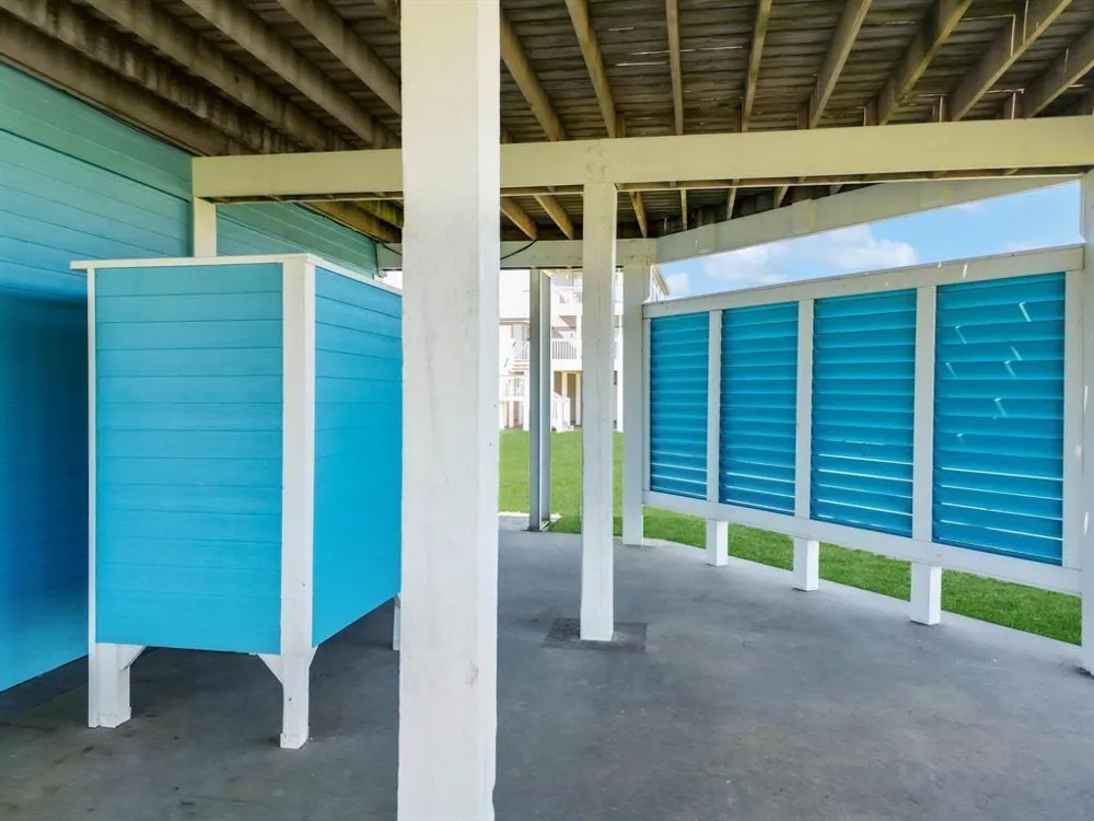 808 Pinata Drive Crystal Beach, TX 77650