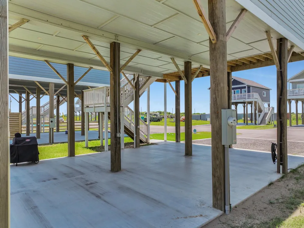 1032 Sunset Circle W Crystal Beach, TX 77650