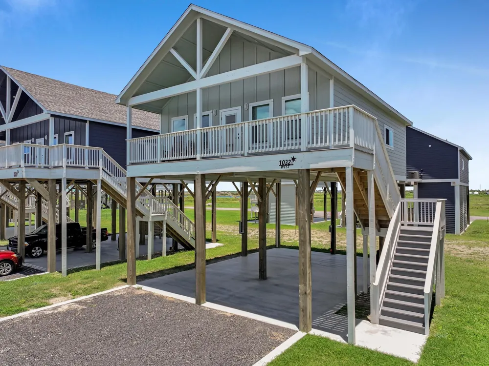 1032 Sunset Circle W Crystal Beach, TX 77650