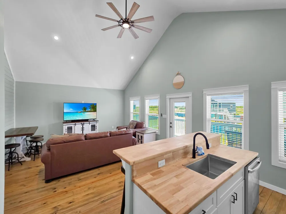 1032 Sunset Circle W Crystal Beach, TX 77650