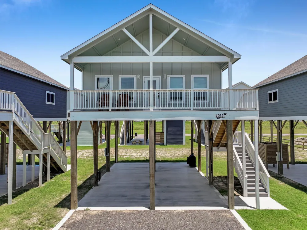 1032 Sunset Circle W Crystal Beach, TX 77650