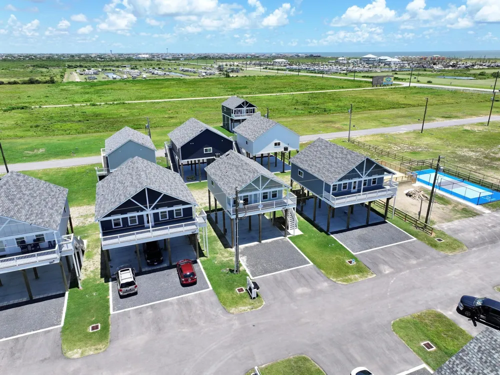 1032 Sunset Circle W Crystal Beach, TX 77650