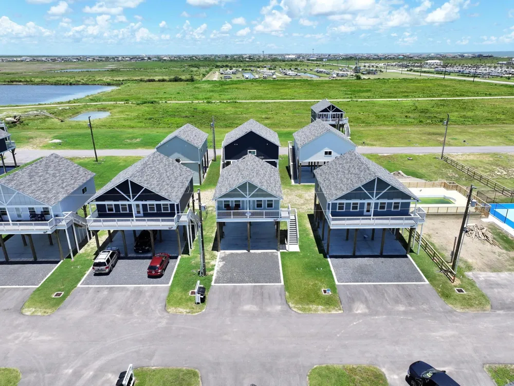 1032 Sunset Circle W Crystal Beach, TX 77650