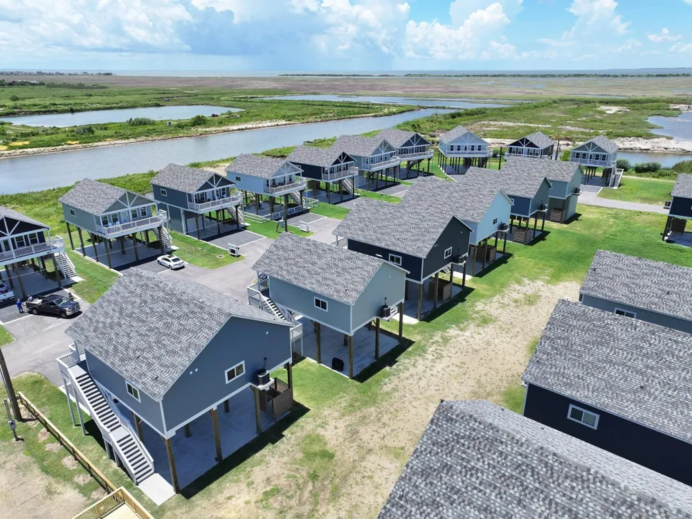 1032 Sunset Circle W Crystal Beach, TX 77650