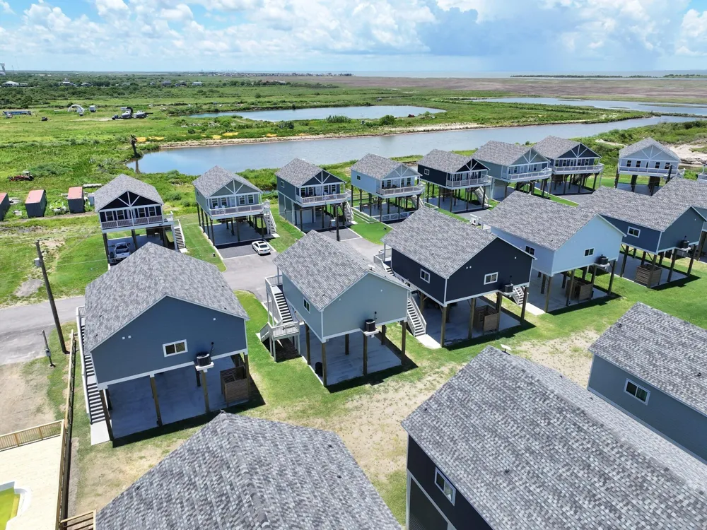 1032 Sunset Circle W Crystal Beach, TX 77650