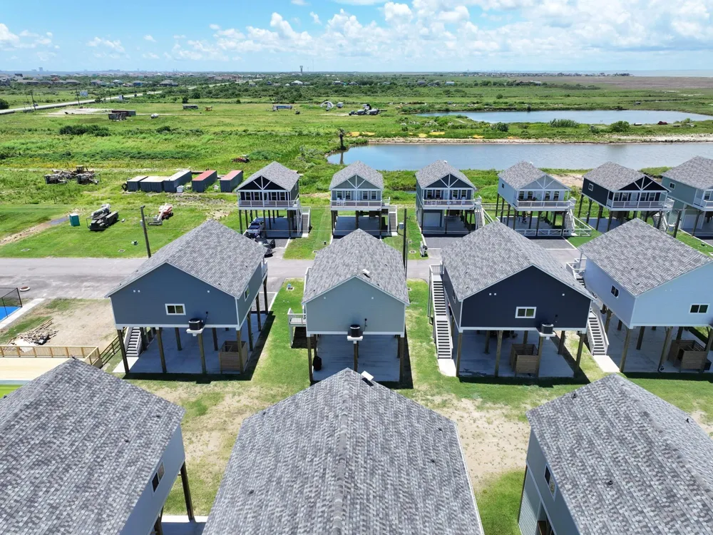 1032 Sunset Circle W Crystal Beach, TX 77650