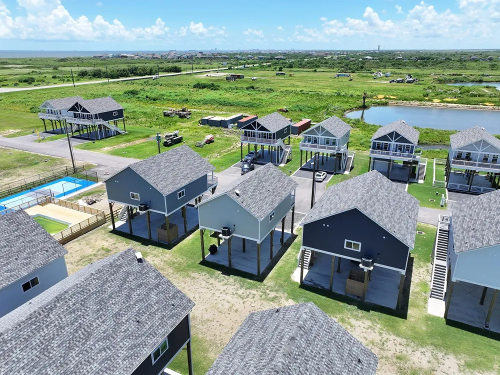 1032 Sunset Circle W Crystal Beach, TX 77650