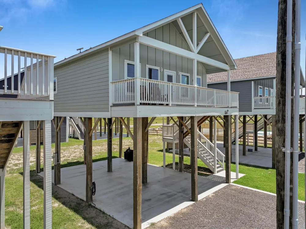 1032 Sunset Circle W Crystal Beach, TX 77650