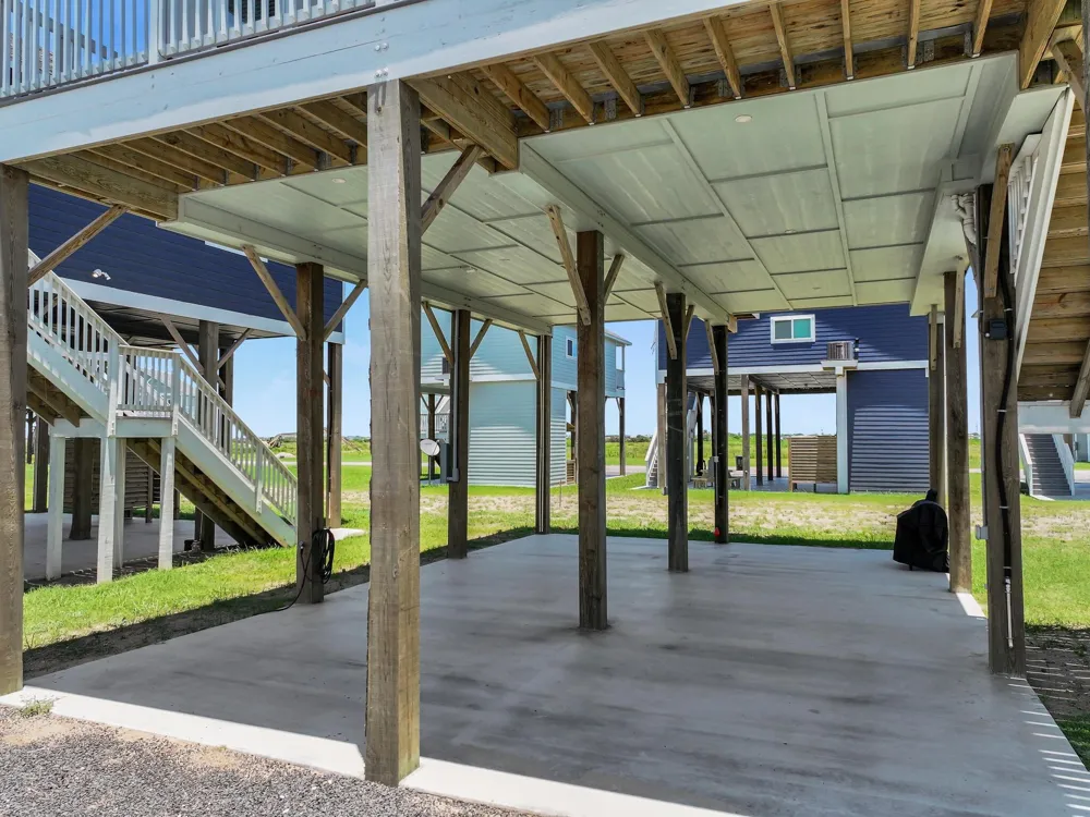 1032 Sunset Circle W Crystal Beach, TX 77650