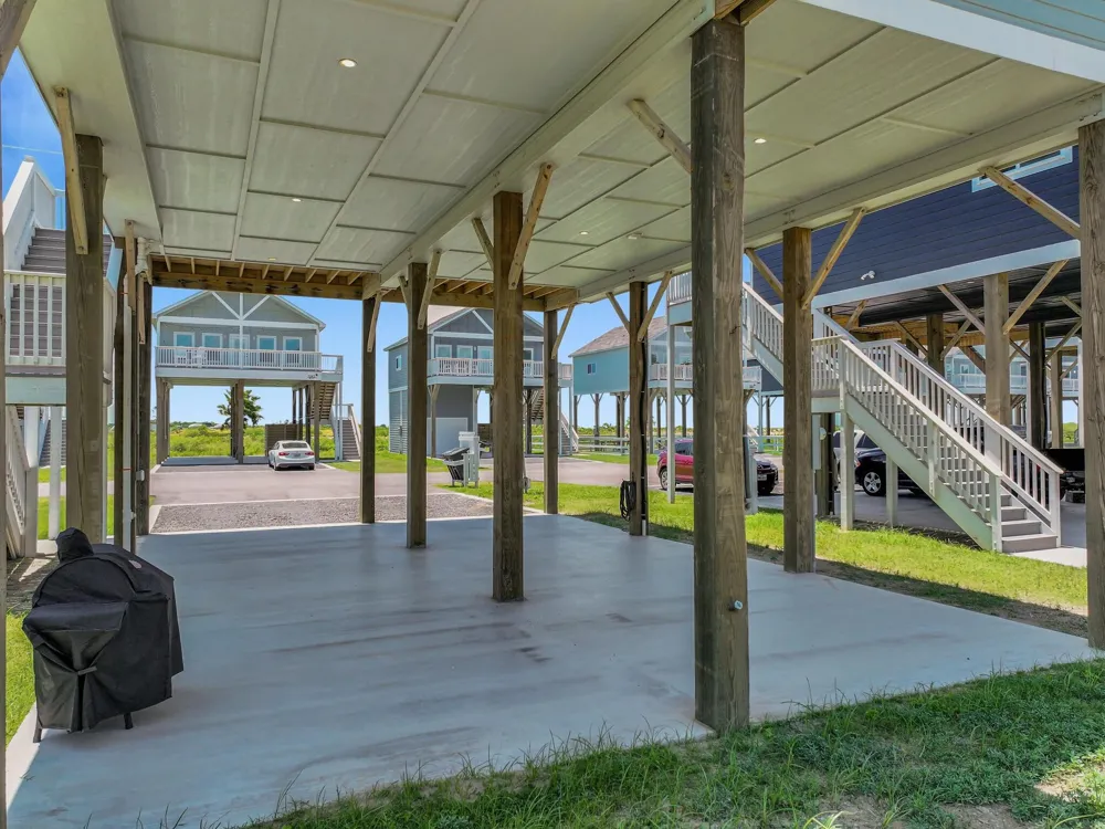 1032 Sunset Circle W Crystal Beach, TX 77650