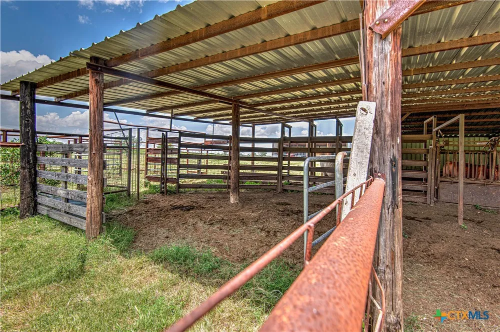 2162 County Road 304 Rockdale, TX 76567