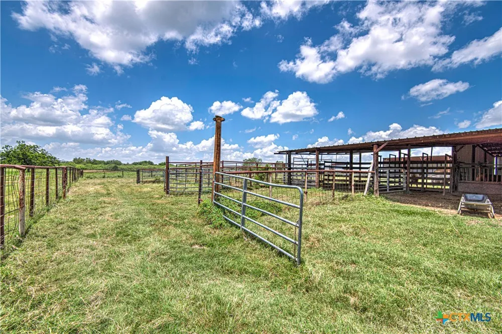 2162 County Road 304 Rockdale, TX 76567