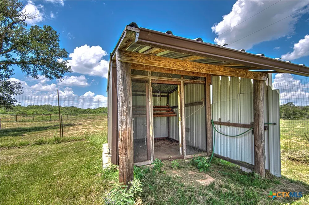 2162 County Road 304 Rockdale, TX 76567