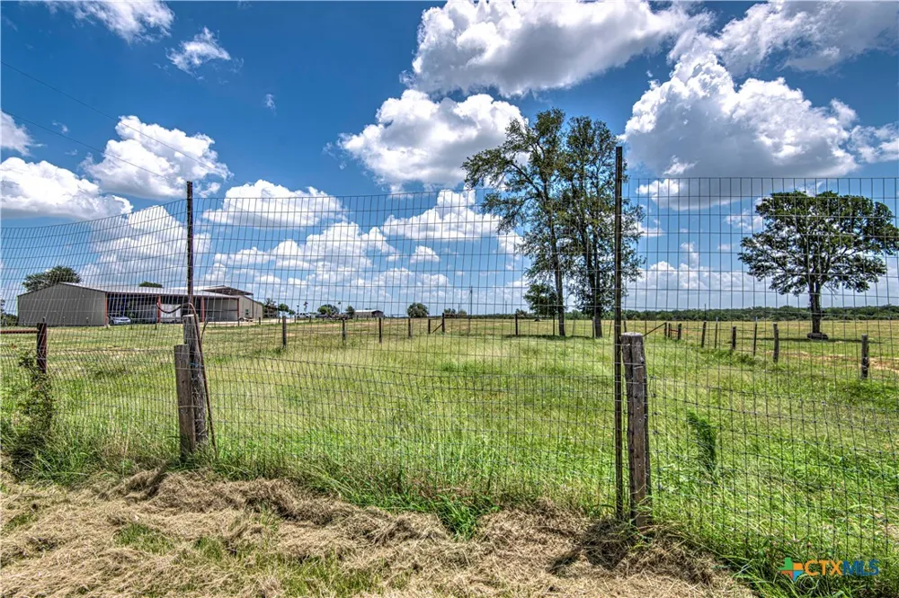 2162 County Road 304 Rockdale, TX 76567