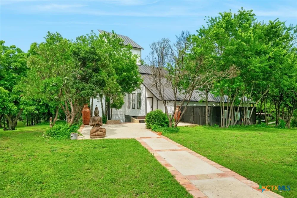 102 Lenz Drive Seguin, TX 78155