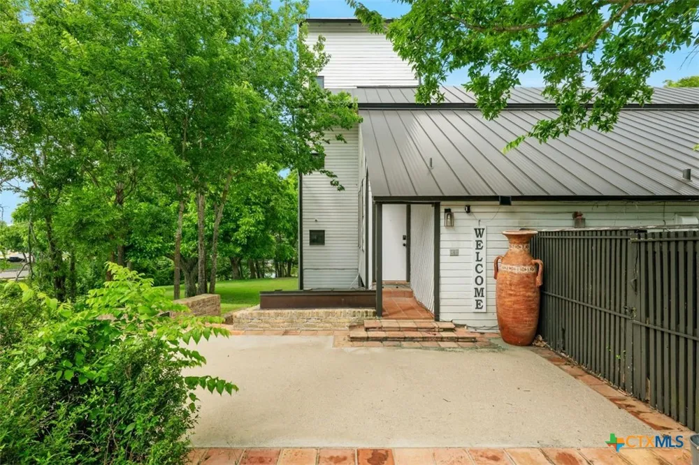 102 Lenz Drive Seguin, TX 78155