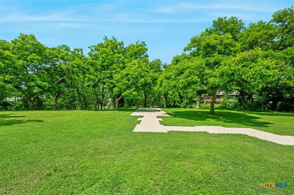 102 Lenz Drive Seguin, TX 78155