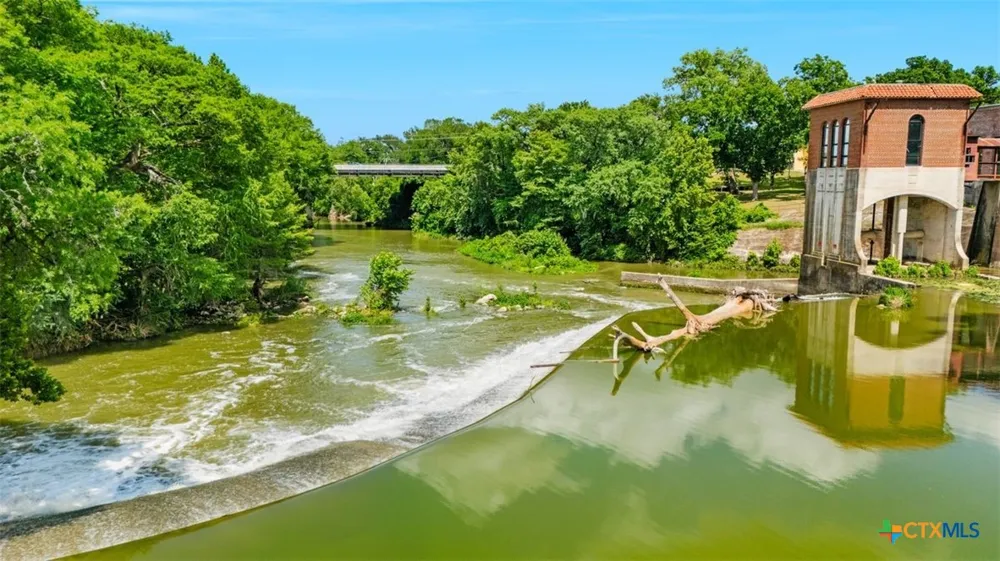 102 Lenz Drive Seguin, TX 78155