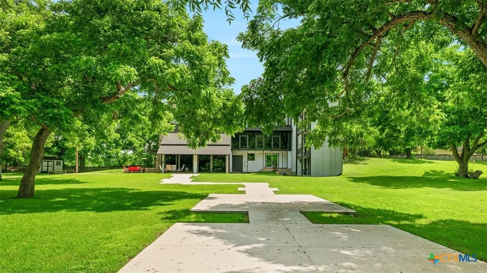 102 Lenz Drive Seguin, TX 78155