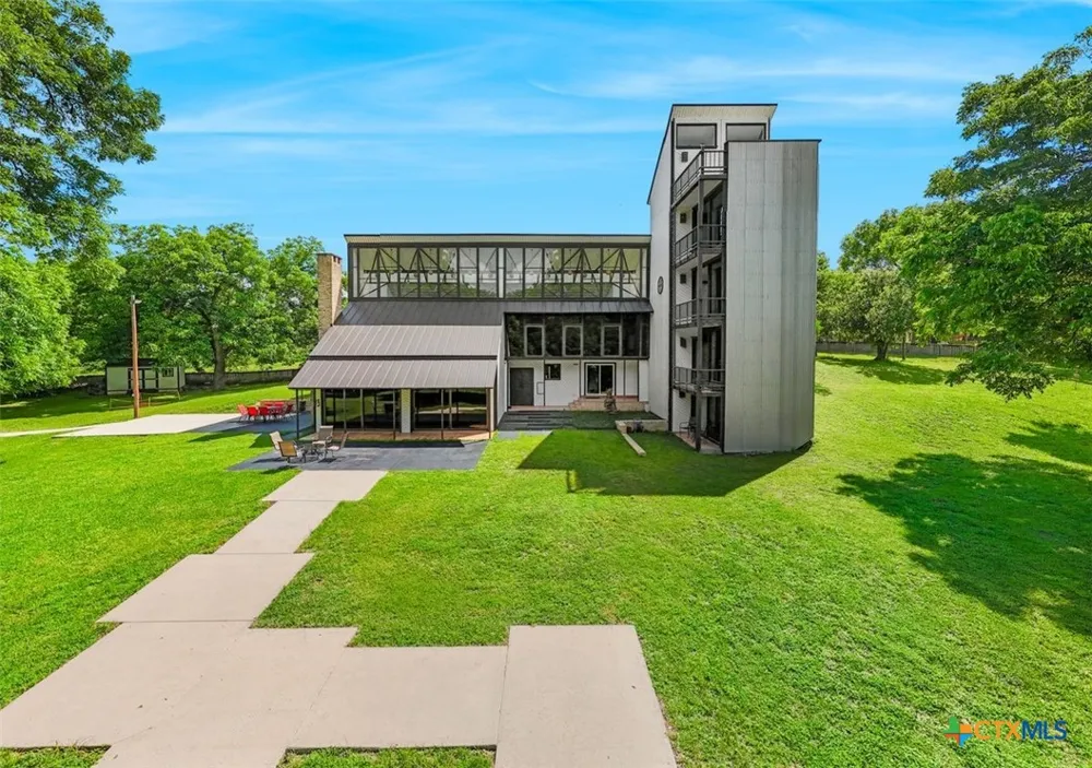 102 Lenz Drive Seguin, TX 78155