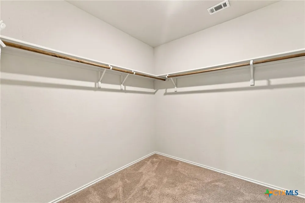 208 Ida Loop Seguin, TX 78155