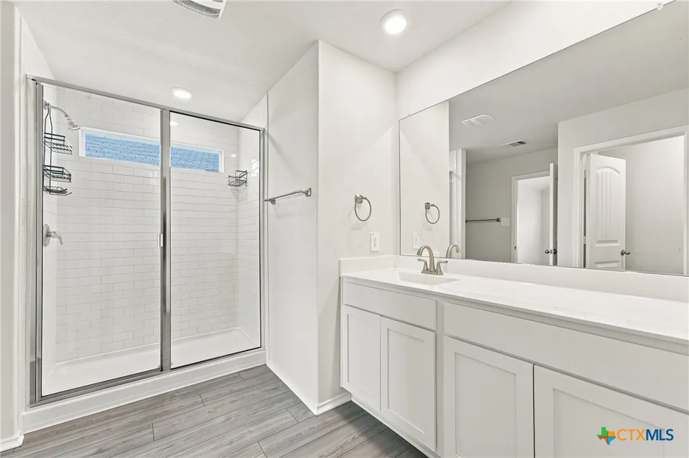208 Ida Loop Seguin, TX 78155