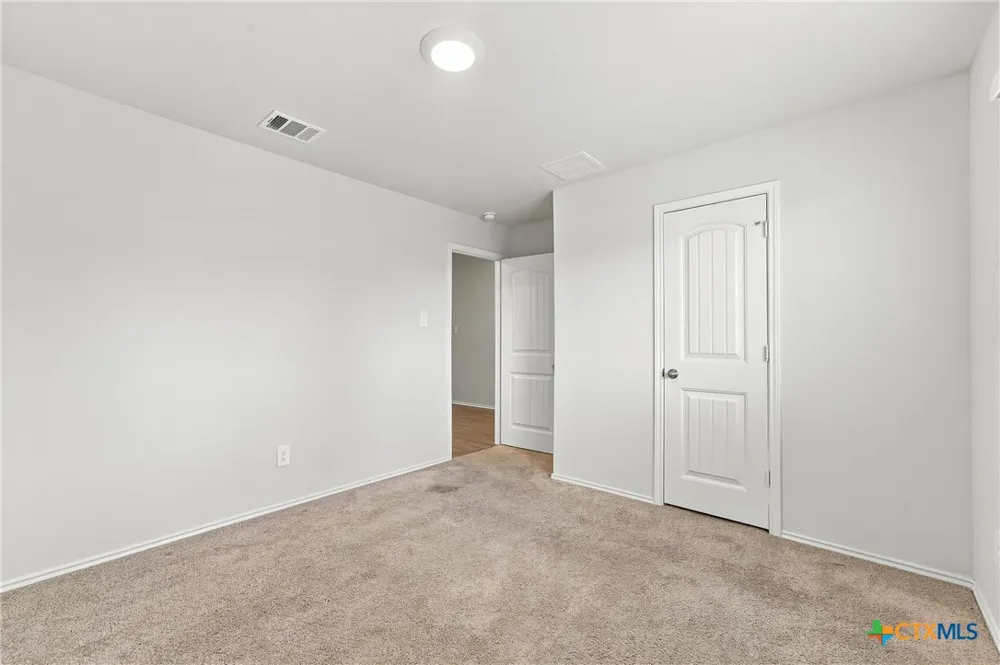 208 Ida Loop Seguin, TX 78155