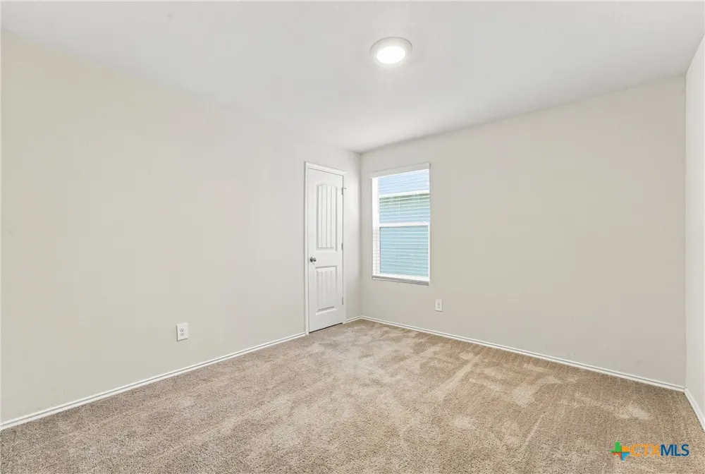 208 Ida Loop Seguin, TX 78155