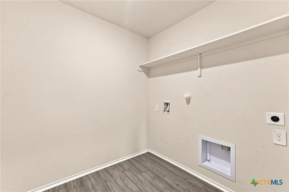 208 Ida Loop Seguin, TX 78155