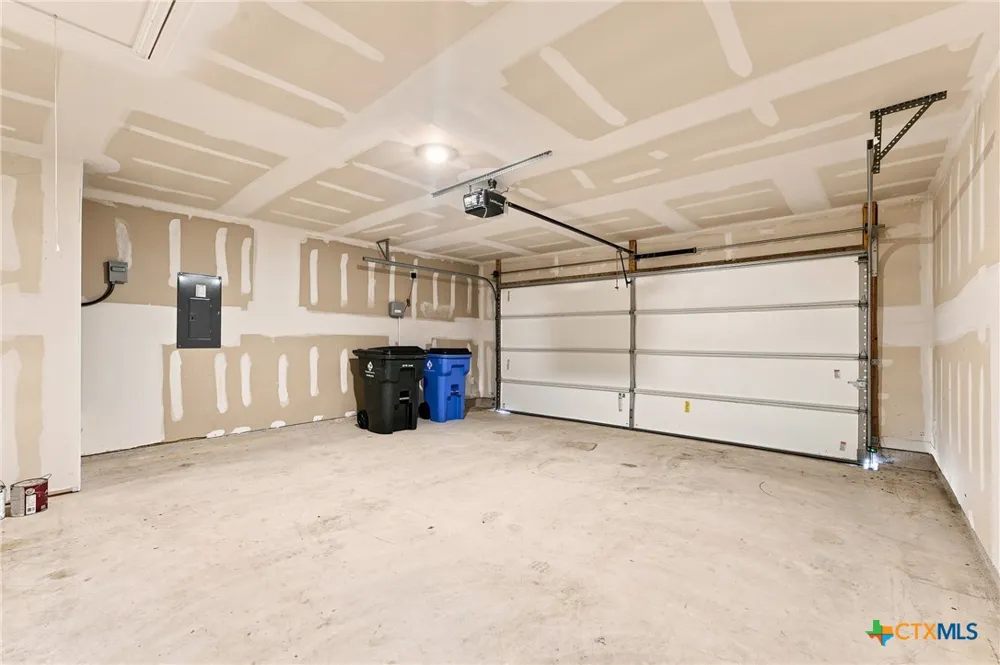 208 Ida Loop Seguin, TX 78155