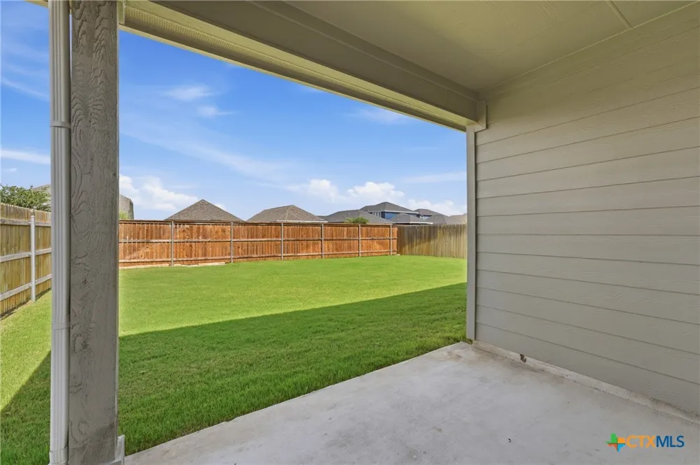 208 Ida Loop Seguin, TX 78155
