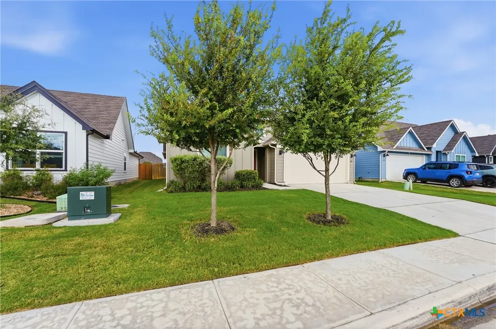 208 Ida Loop Seguin, TX 78155