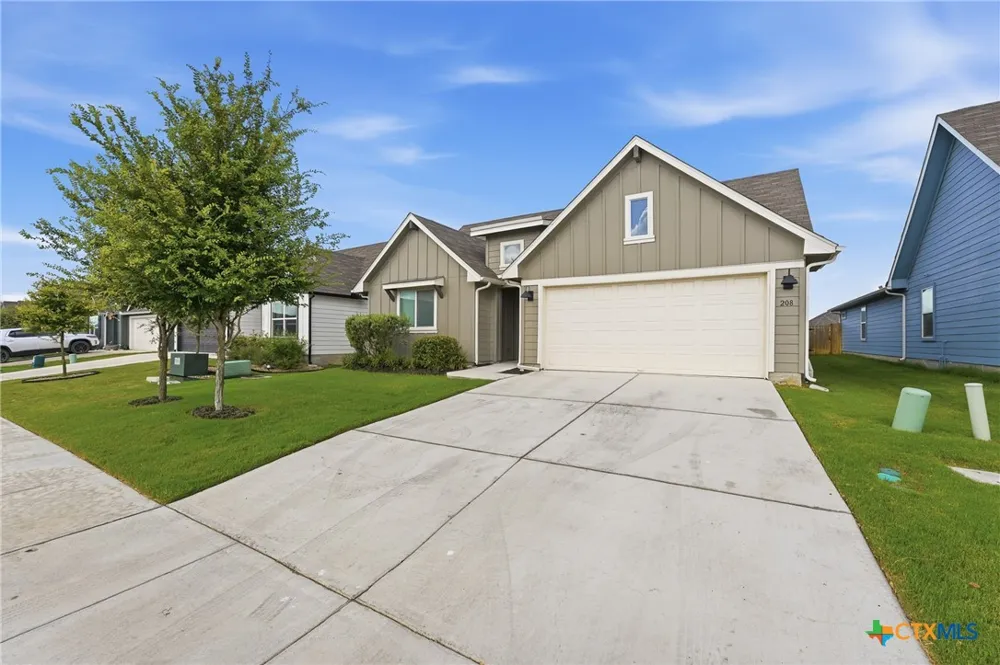 208 Ida Loop Seguin, TX 78155