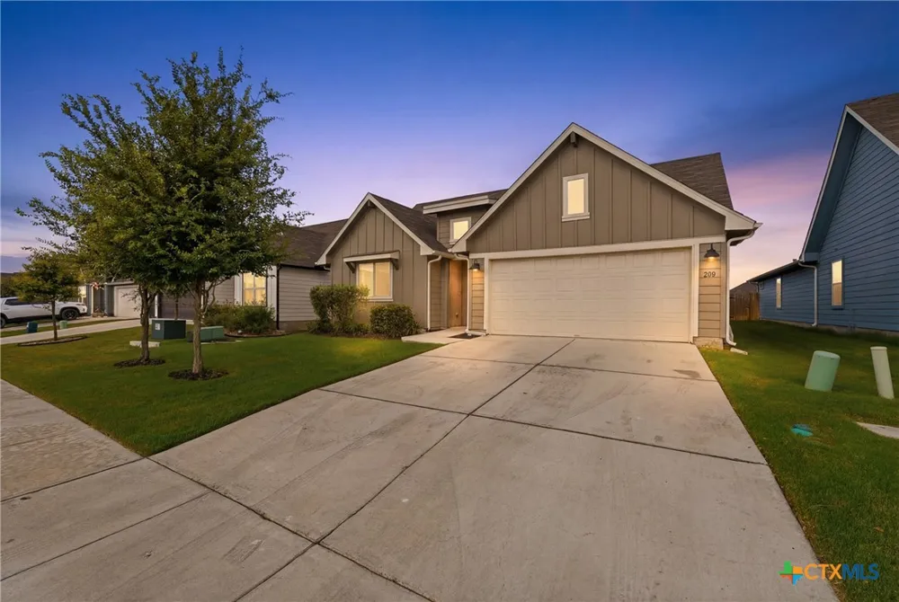 208 Ida Loop Seguin, TX 78155