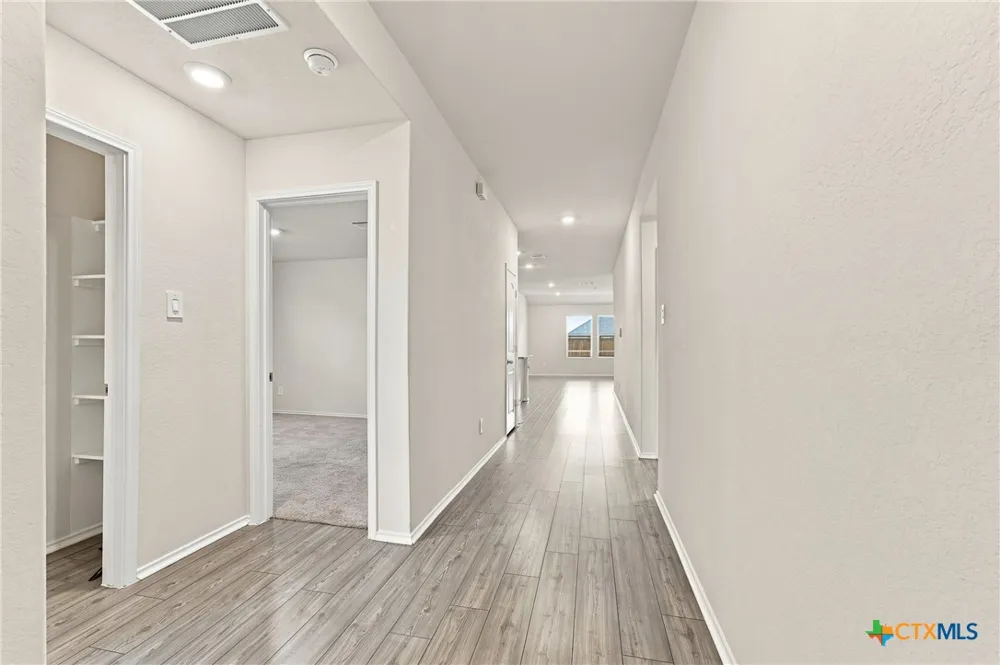 208 Ida Loop Seguin, TX 78155