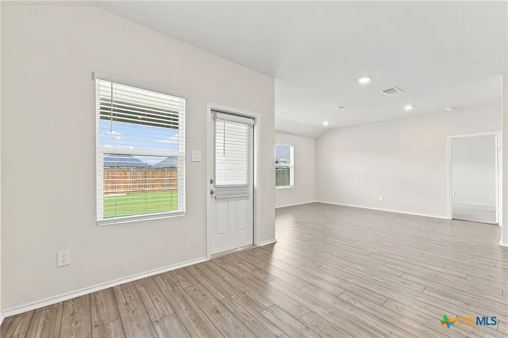 208 Ida Loop Seguin, TX 78155
