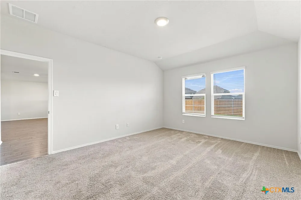 208 Ida Loop Seguin, TX 78155