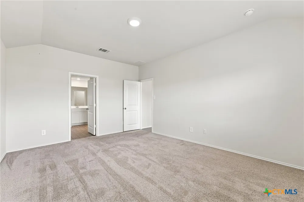 208 Ida Loop Seguin, TX 78155