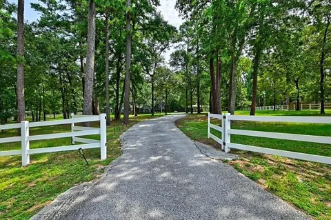 11 W Lake Forest Court