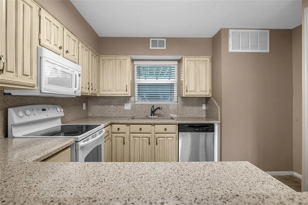 4747 Nasa Parkway #206 Seabrook, TX 77586