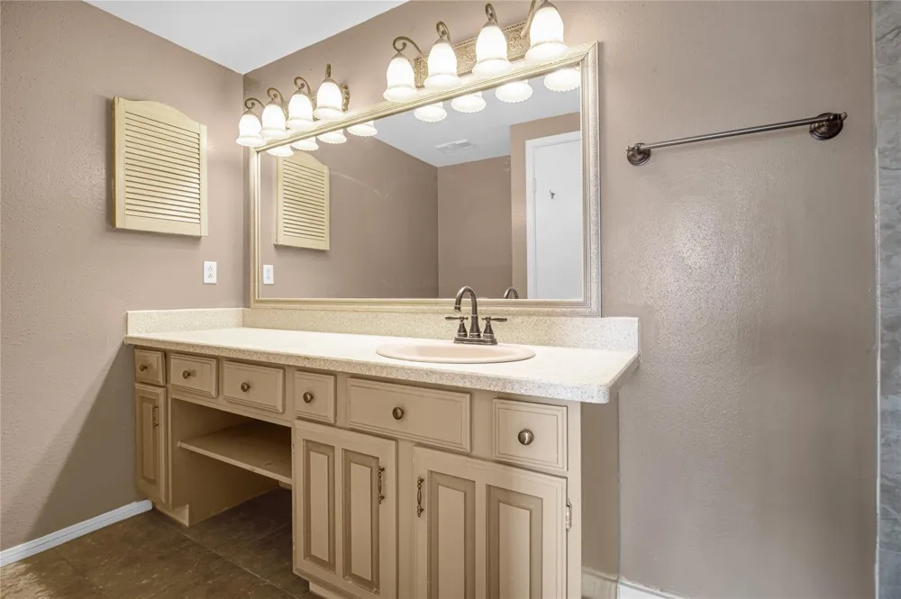 4747 Nasa Parkway #206 Seabrook, TX 77586