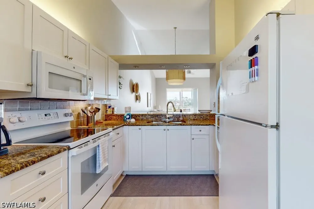 Robin Hood Circle #202 Naples, FL 34104