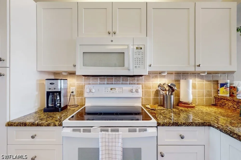 Robin Hood Circle #202 Naples, FL 34104