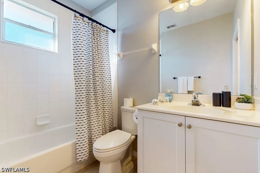 Robin Hood Circle #202 Naples, FL 34104