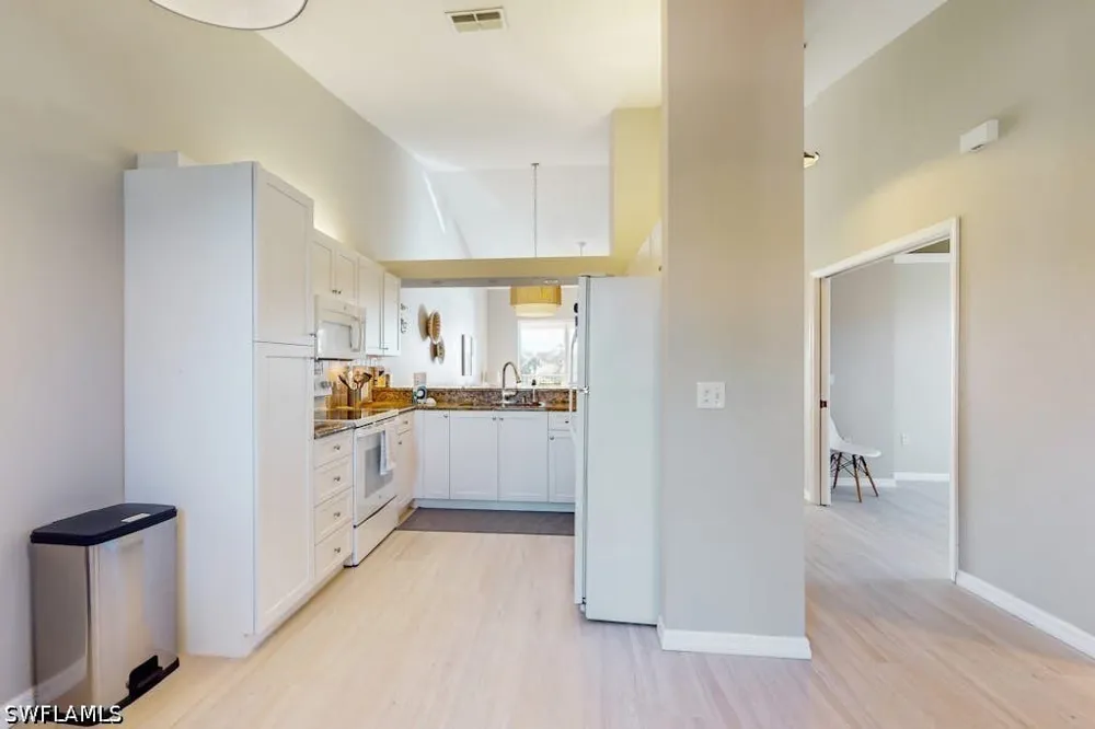 Robin Hood Circle #202 Naples, FL 34104
