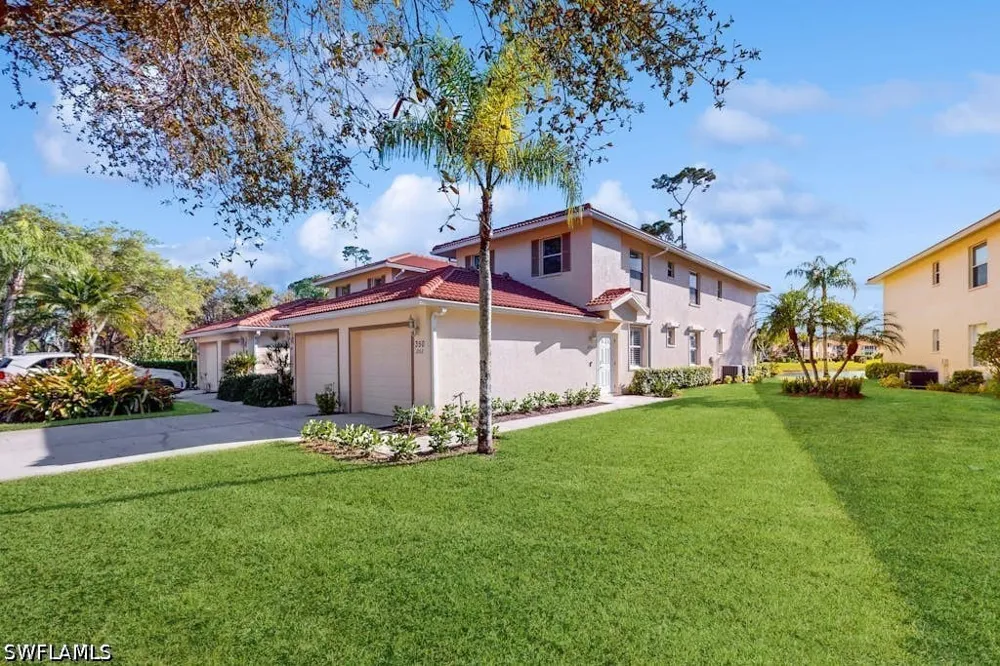 Robin Hood Circle #202 Naples, FL 34104